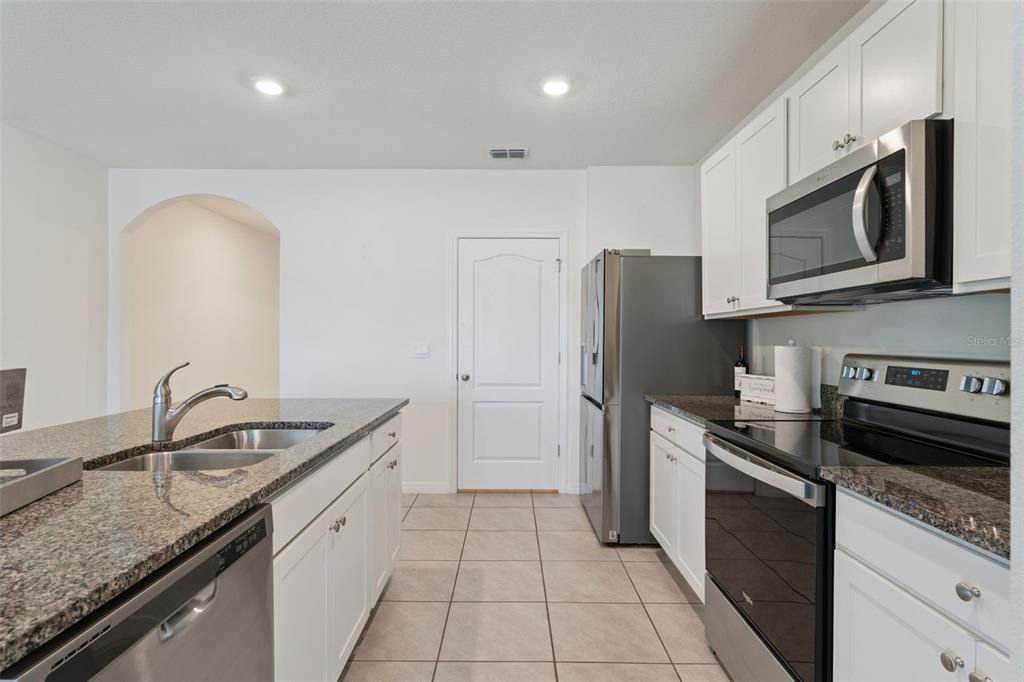 For Sale: $465,000 (3 beds, 2 baths, 1672 Square Feet)