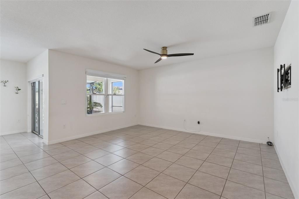 For Sale: $465,000 (3 beds, 2 baths, 1672 Square Feet)