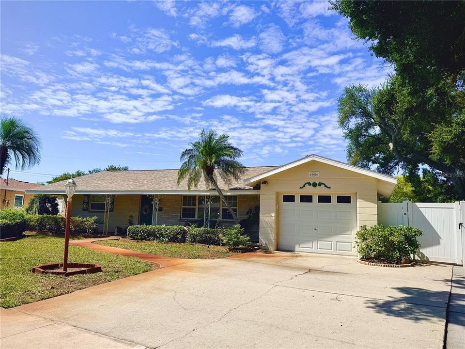 For Sale: $425,000 (3 beds, 2 baths, 1340 Square Feet)