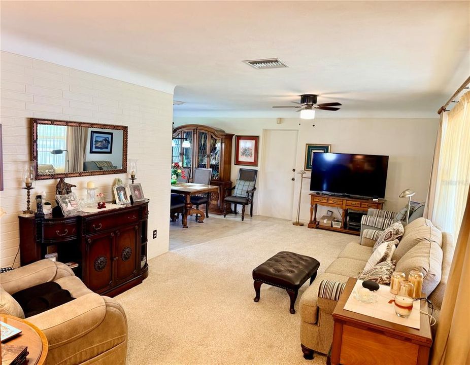 For Sale: $425,000 (3 beds, 2 baths, 1340 Square Feet)