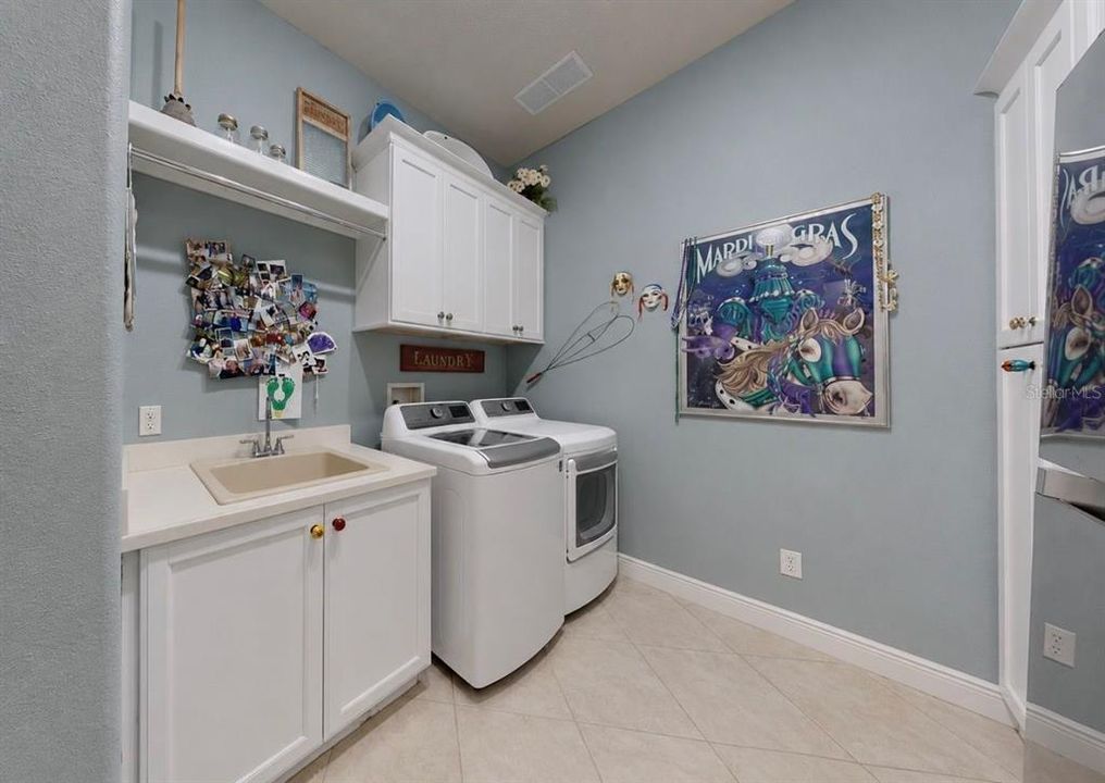 En Venta: $1,250,000 (4 camas, 3 baños, 3080 Pies cuadrados)