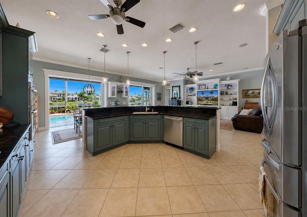 En Venta: $1,250,000 (4 camas, 3 baños, 3080 Pies cuadrados)