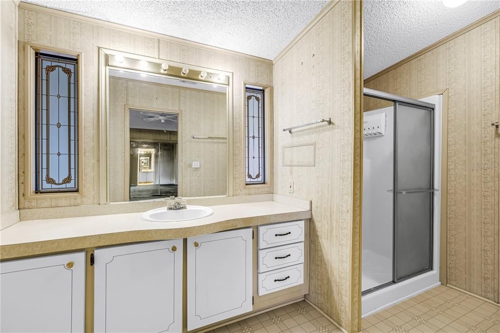 На продажу: $125,000 (2 спален, 2 ванн, 1207 Квадратных фут)