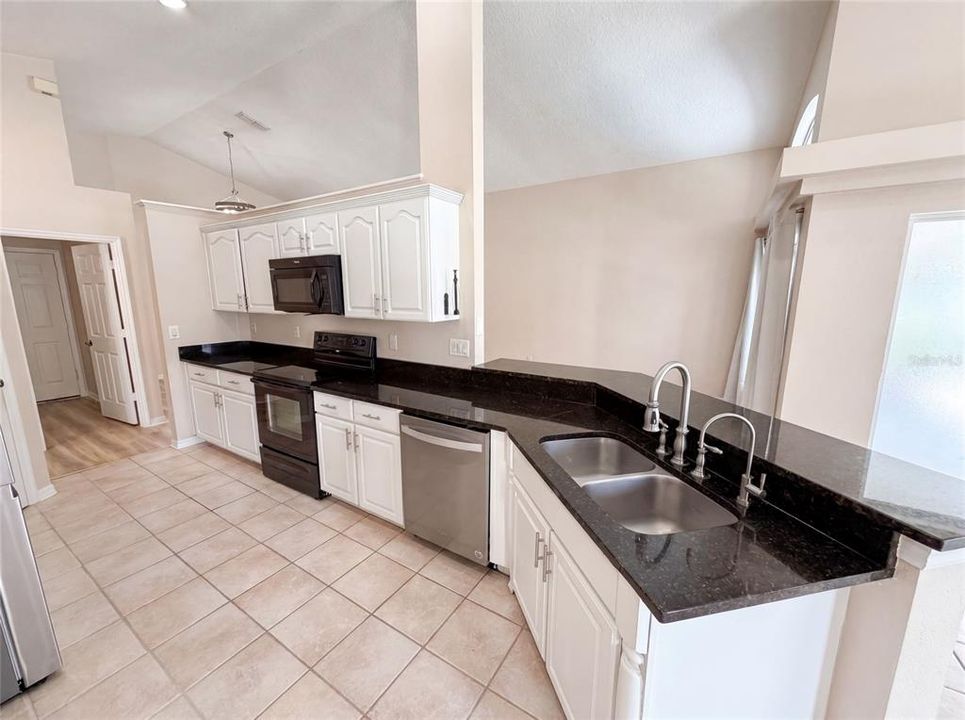 For Sale: $511,000 (4 beds, 2 baths, 1981 Square Feet)