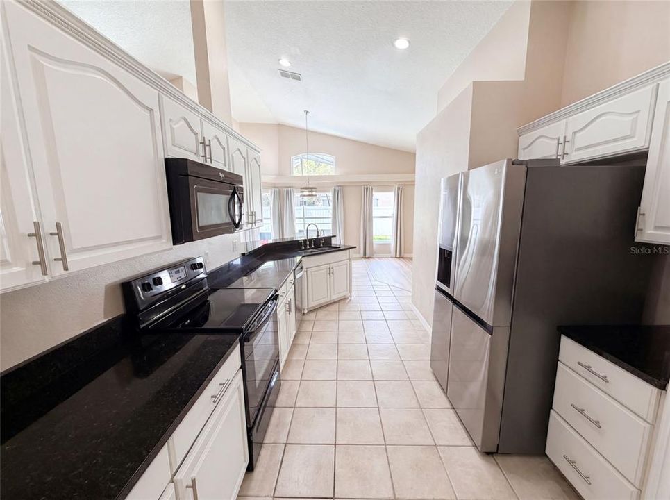 For Sale: $511,000 (4 beds, 2 baths, 1981 Square Feet)