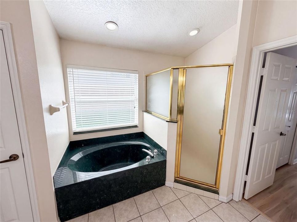 For Sale: $511,000 (4 beds, 2 baths, 1981 Square Feet)