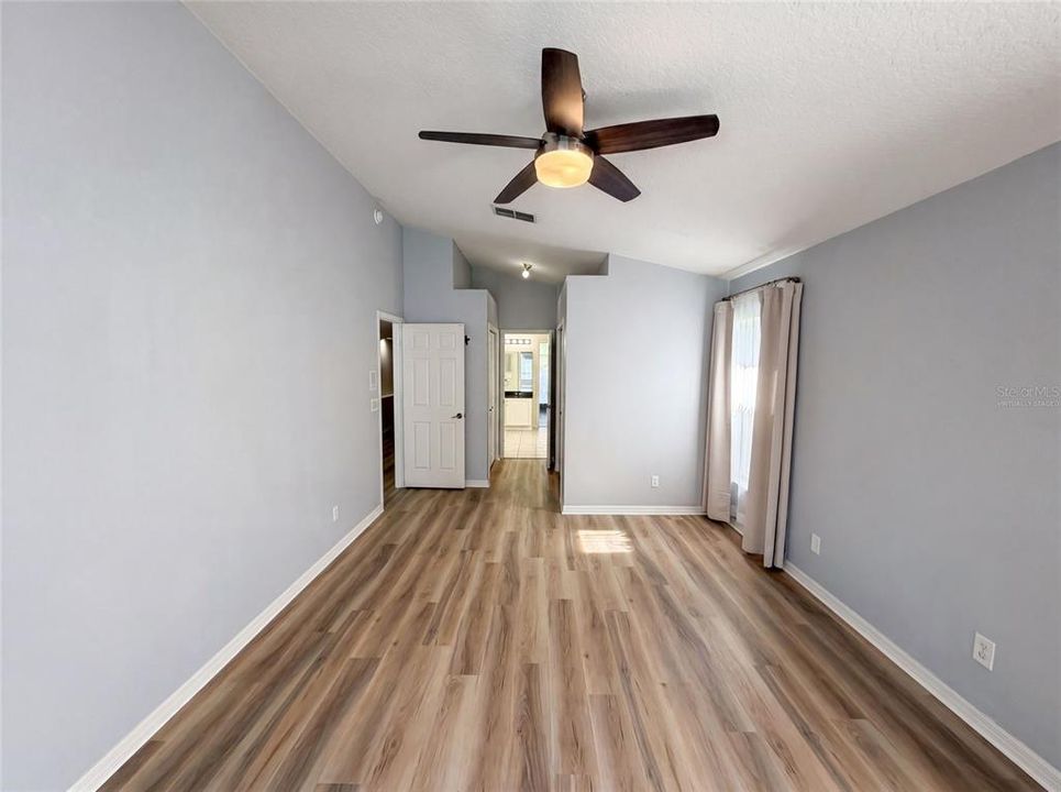 For Sale: $511,000 (4 beds, 2 baths, 1981 Square Feet)
