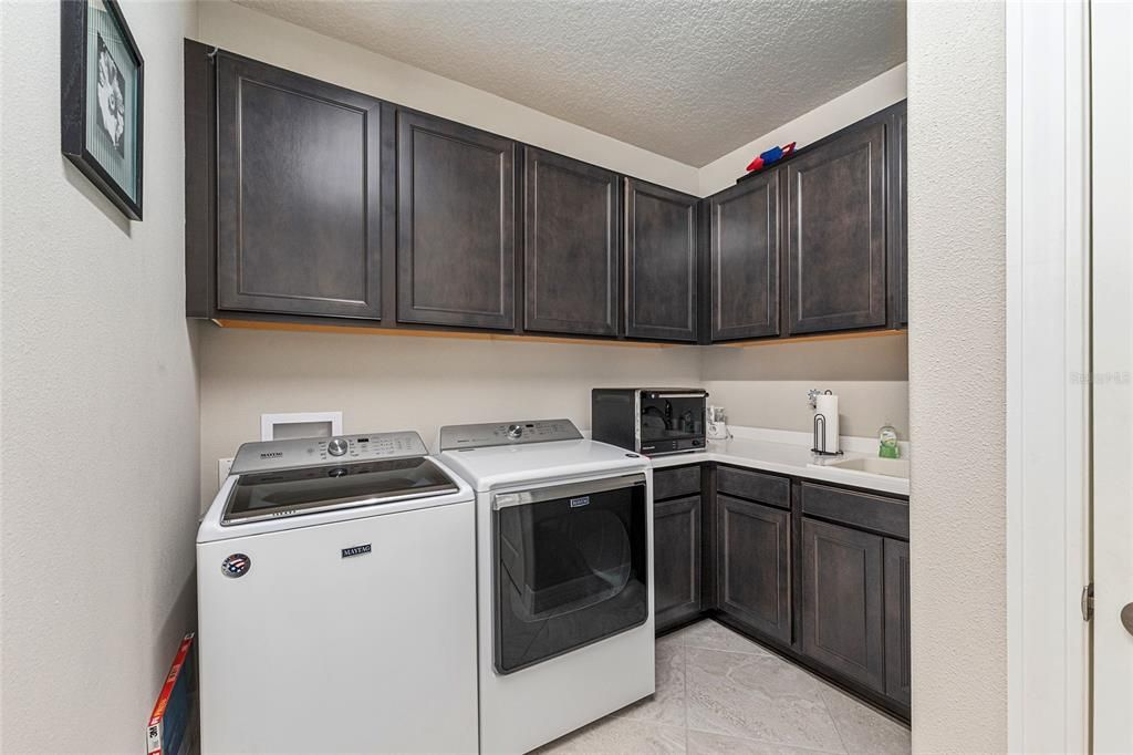 For Sale: $464,000 (2 beds, 2 baths, 2072 Square Feet)