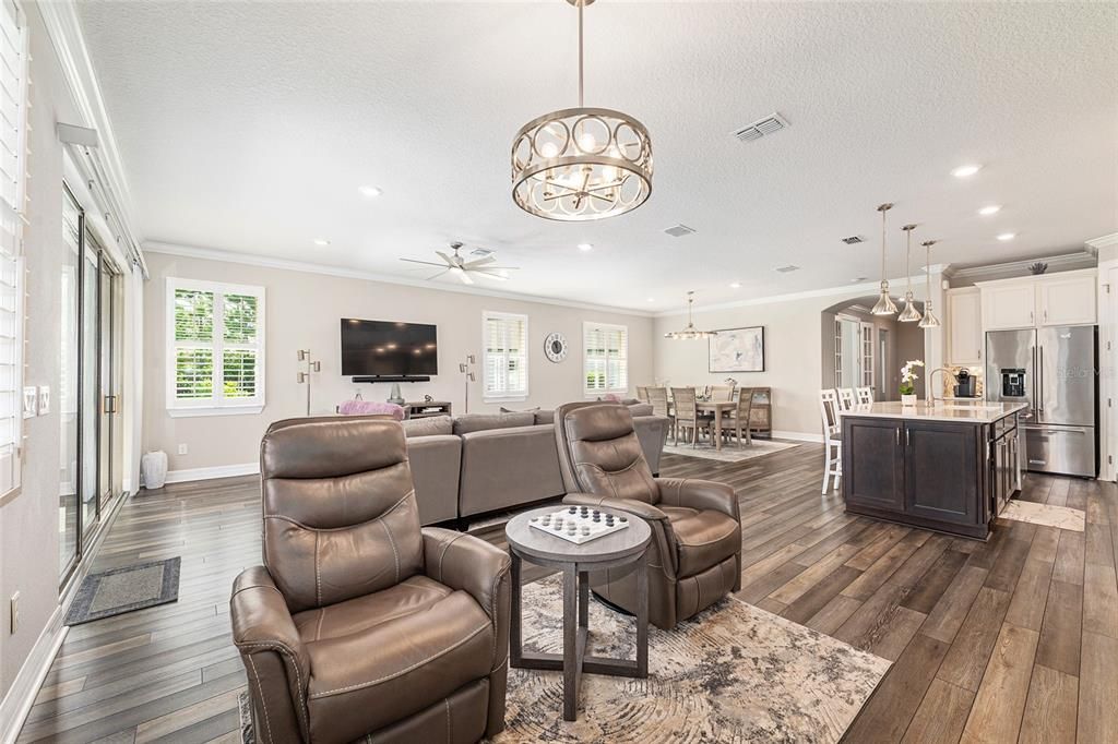 For Sale: $464,000 (2 beds, 2 baths, 2072 Square Feet)