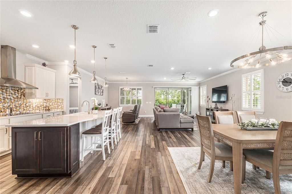 For Sale: $464,000 (2 beds, 2 baths, 2072 Square Feet)