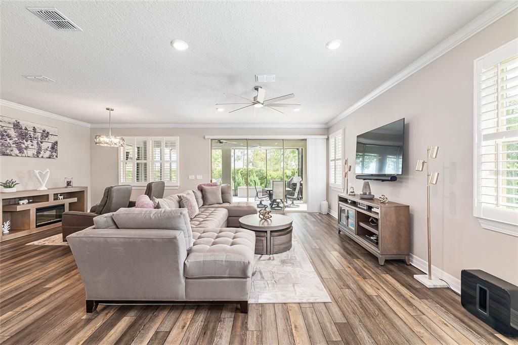 For Sale: $464,000 (2 beds, 2 baths, 2072 Square Feet)