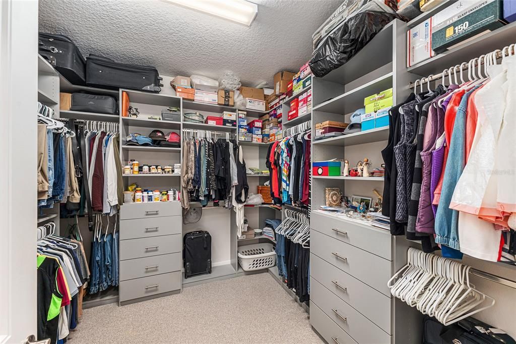 For Sale: $464,000 (2 beds, 2 baths, 2072 Square Feet)