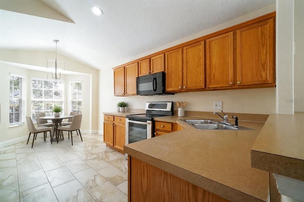 For Rent: $2,700 (4 beds, 2 baths, 1733 Square Feet)