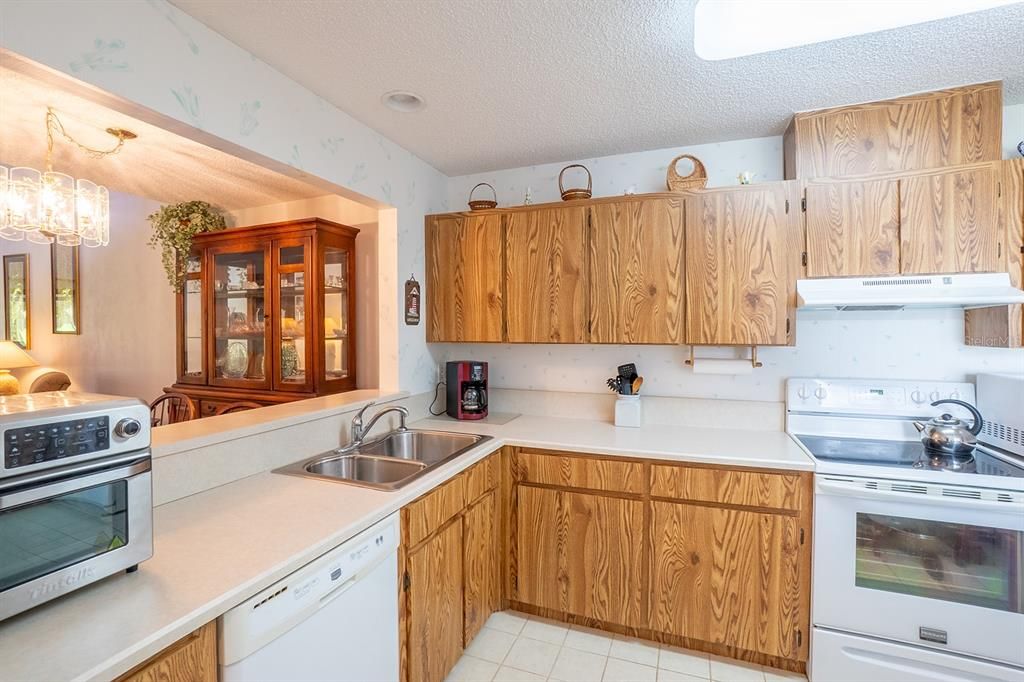 For Sale: $334,900 (2 beds, 2 baths, 1495 Square Feet)