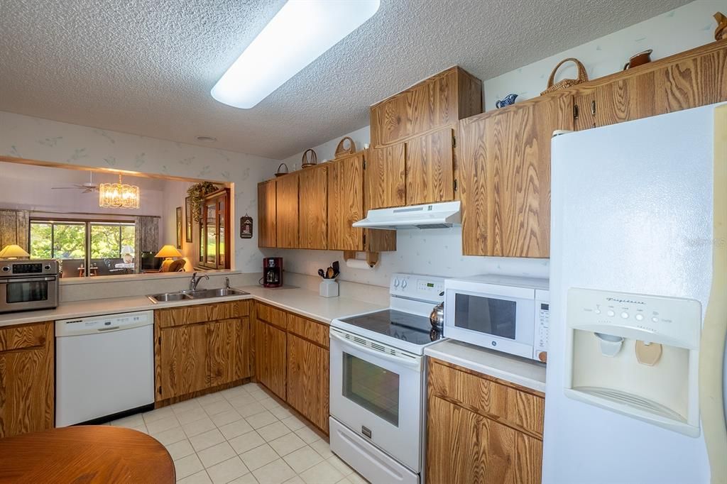 For Sale: $334,900 (2 beds, 2 baths, 1495 Square Feet)