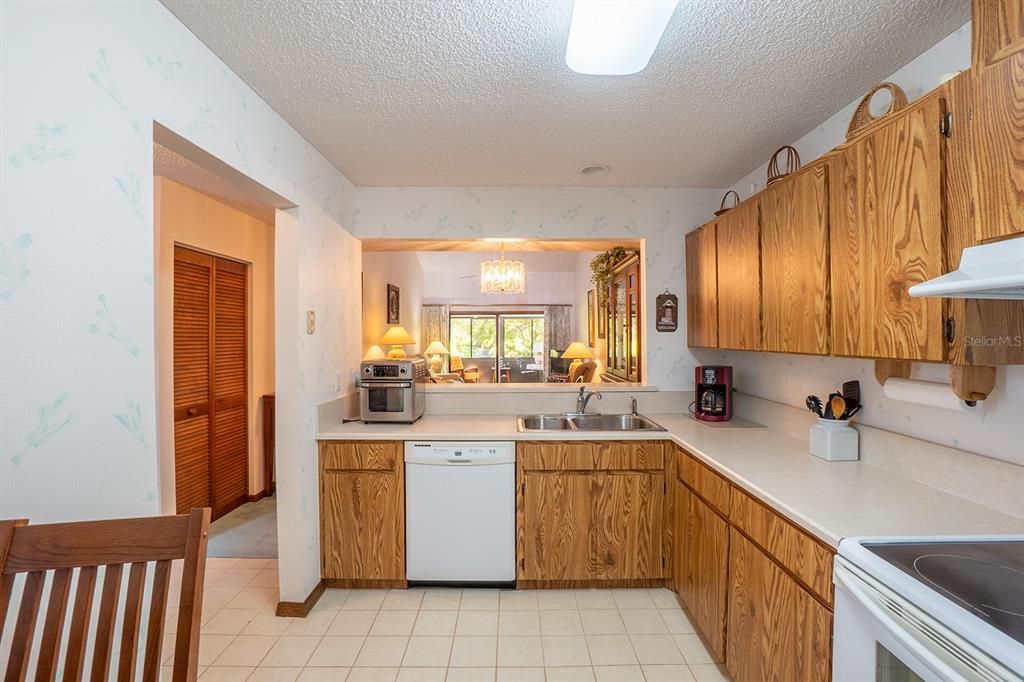 For Sale: $334,900 (2 beds, 2 baths, 1495 Square Feet)