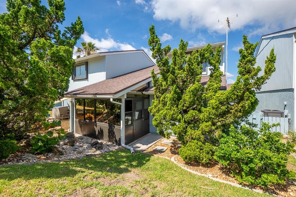 For Sale: $334,900 (2 beds, 2 baths, 1495 Square Feet)
