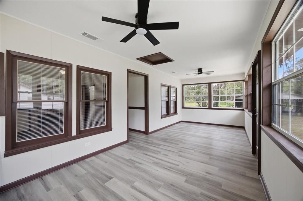 En Venta: $290,000 (3 camas, 1 baños, 1099 Pies cuadrados)