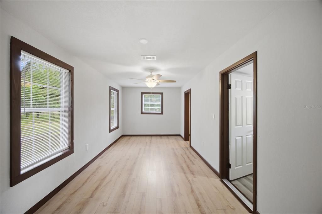 En Venta: $290,000 (3 camas, 1 baños, 1099 Pies cuadrados)