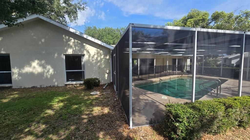 Activo con contrato: $365,000 (2 camas, 2 baños, 2420 Pies cuadrados)