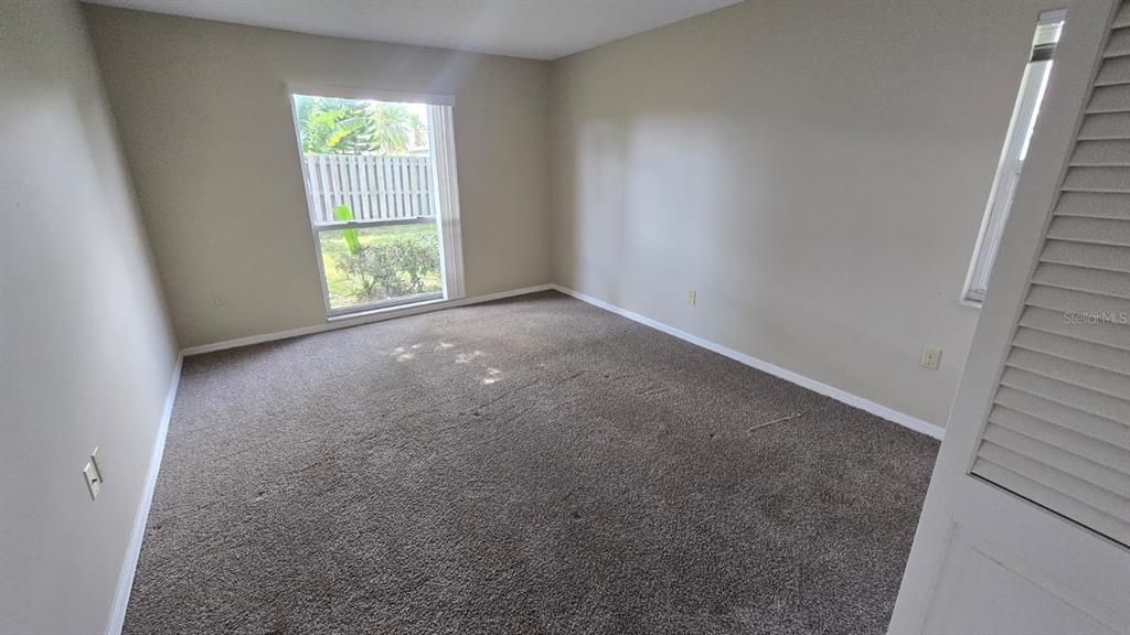 Activo con contrato: $365,000 (2 camas, 2 baños, 2420 Pies cuadrados)