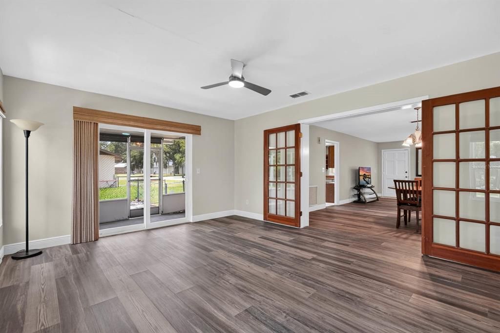 En Venta: $315,000 (3 camas, 2 baños, 1700 Pies cuadrados)