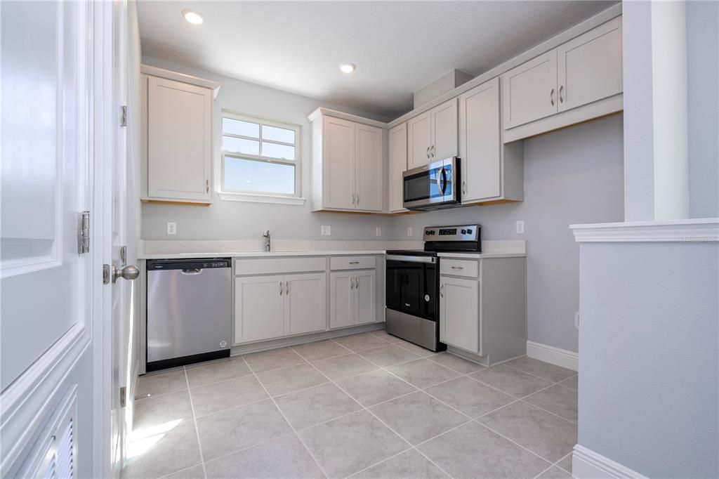 For Rent: $4,650 (5 beds, 4 baths, 3365 Square Feet)