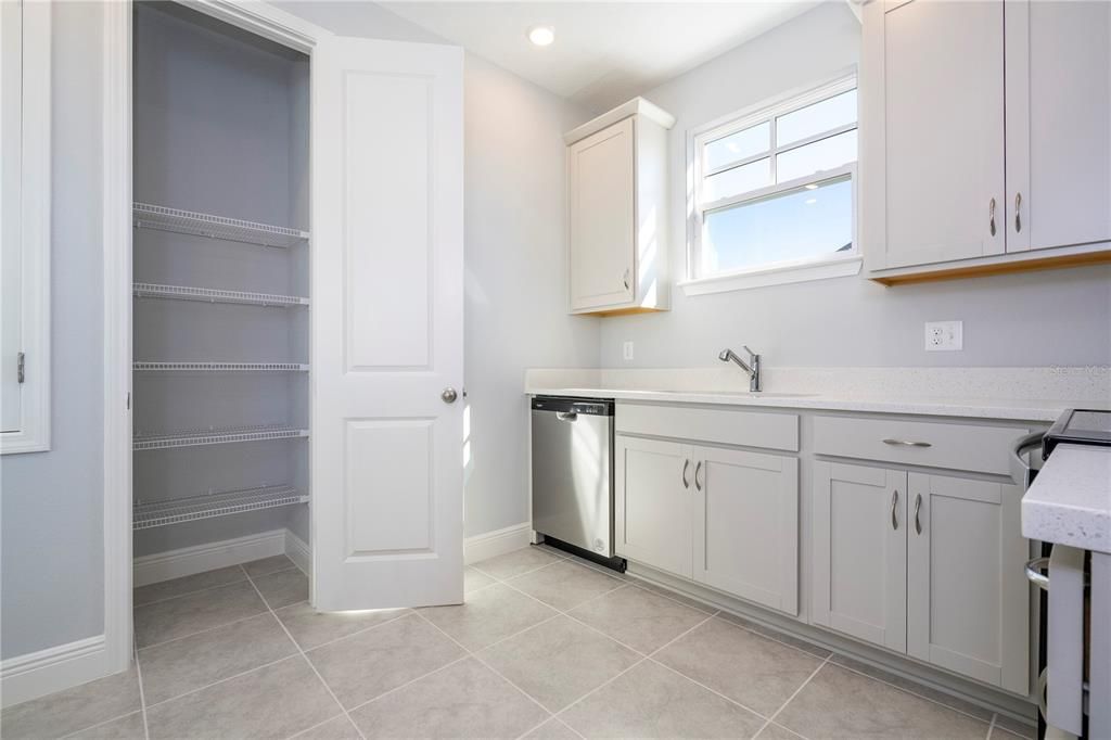 For Rent: $4,650 (5 beds, 4 baths, 3365 Square Feet)