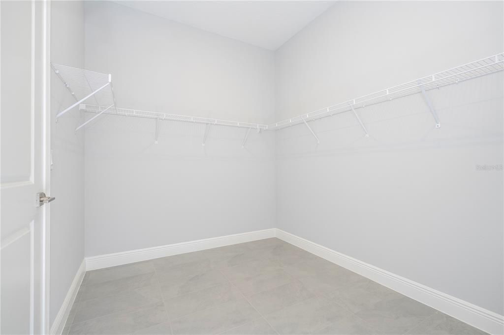 For Rent: $4,650 (5 beds, 4 baths, 3365 Square Feet)
