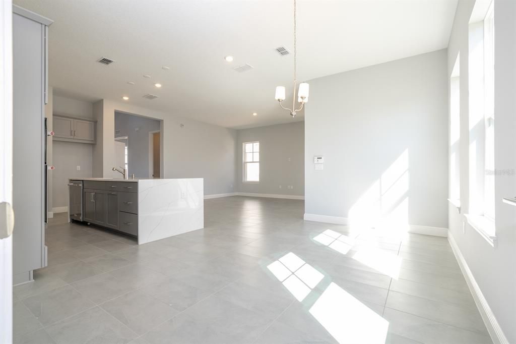 For Rent: $4,650 (5 beds, 4 baths, 3365 Square Feet)