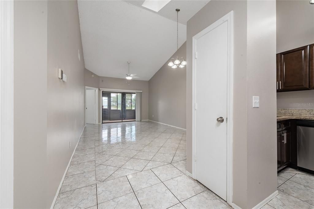 For Rent: $2,100 (2 beds, 2 baths, 1019 Square Feet)