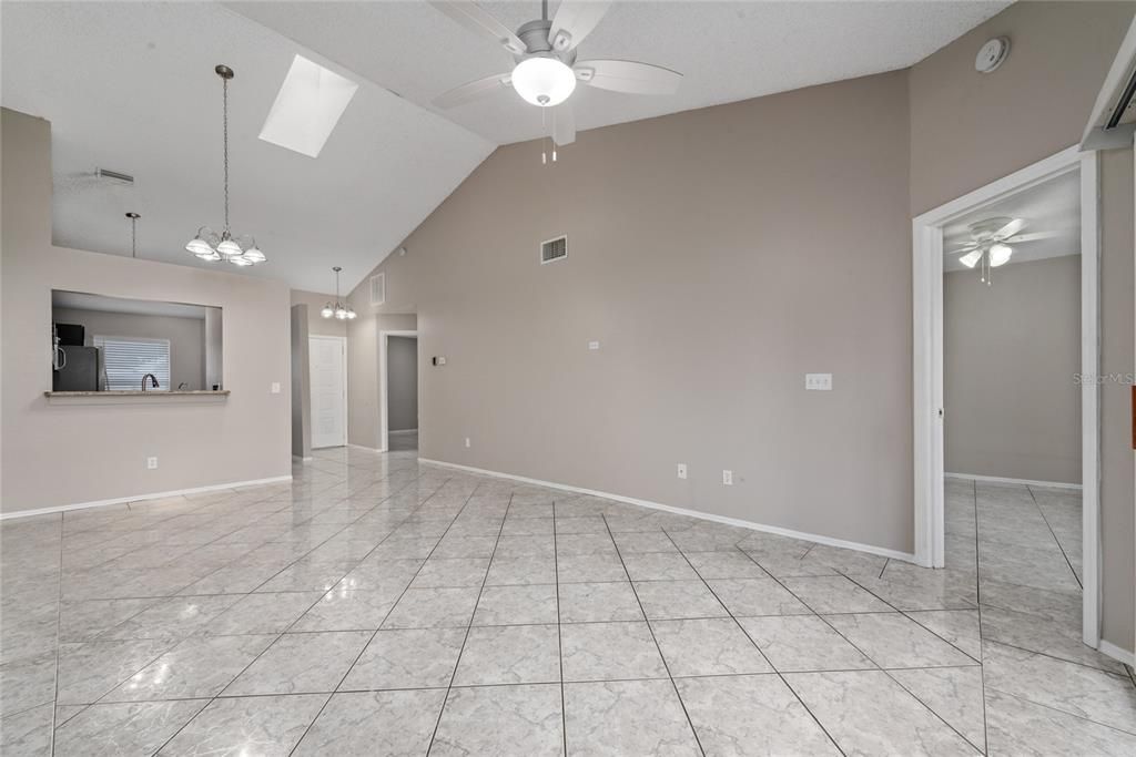 For Rent: $2,100 (2 beds, 2 baths, 1019 Square Feet)