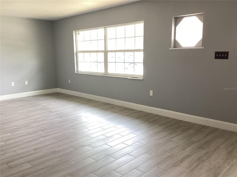 Activo con contrato: $1,900 (3 camas, 2 baños, 1292 Pies cuadrados)