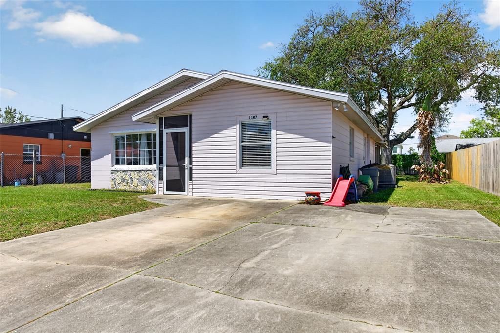 For Sale: $299,000 (4 beds, 2 baths, 1331 Square Feet)