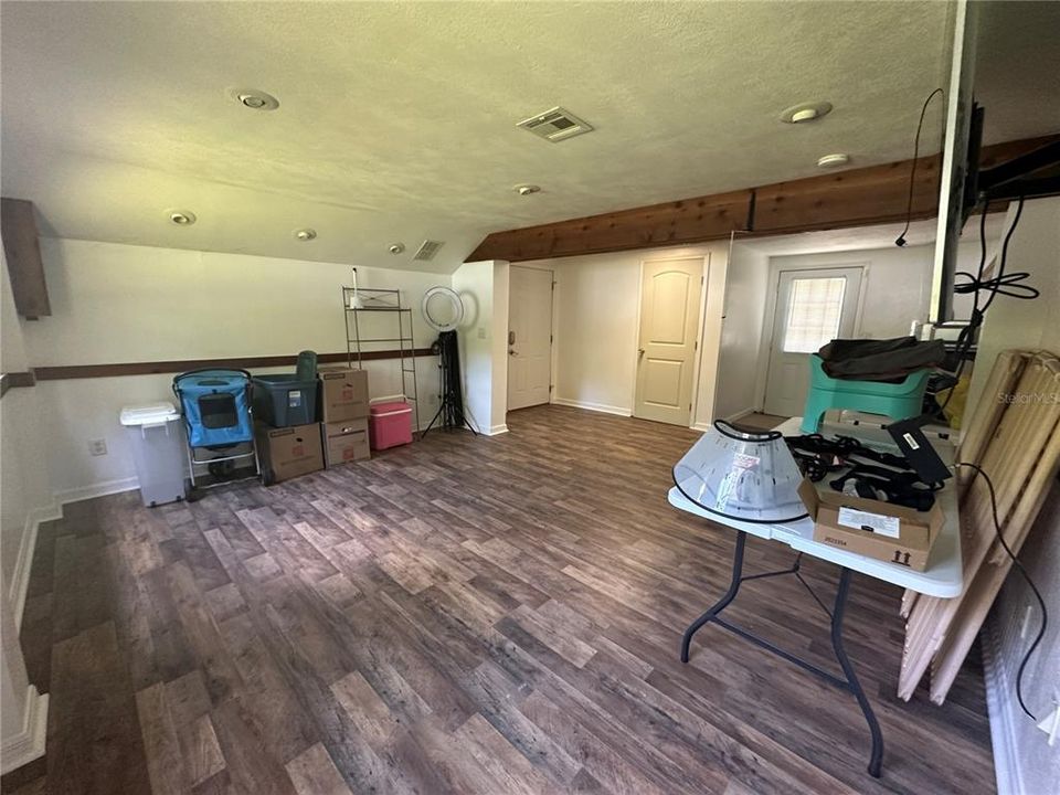 For Sale: $195,000 (2 beds, 3 baths, 912 Square Feet)