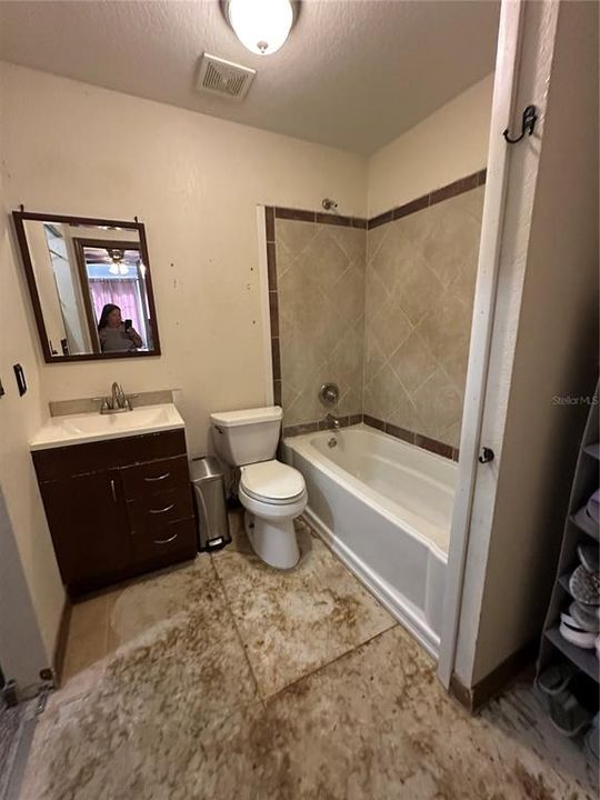 For Sale: $195,000 (2 beds, 3 baths, 912 Square Feet)