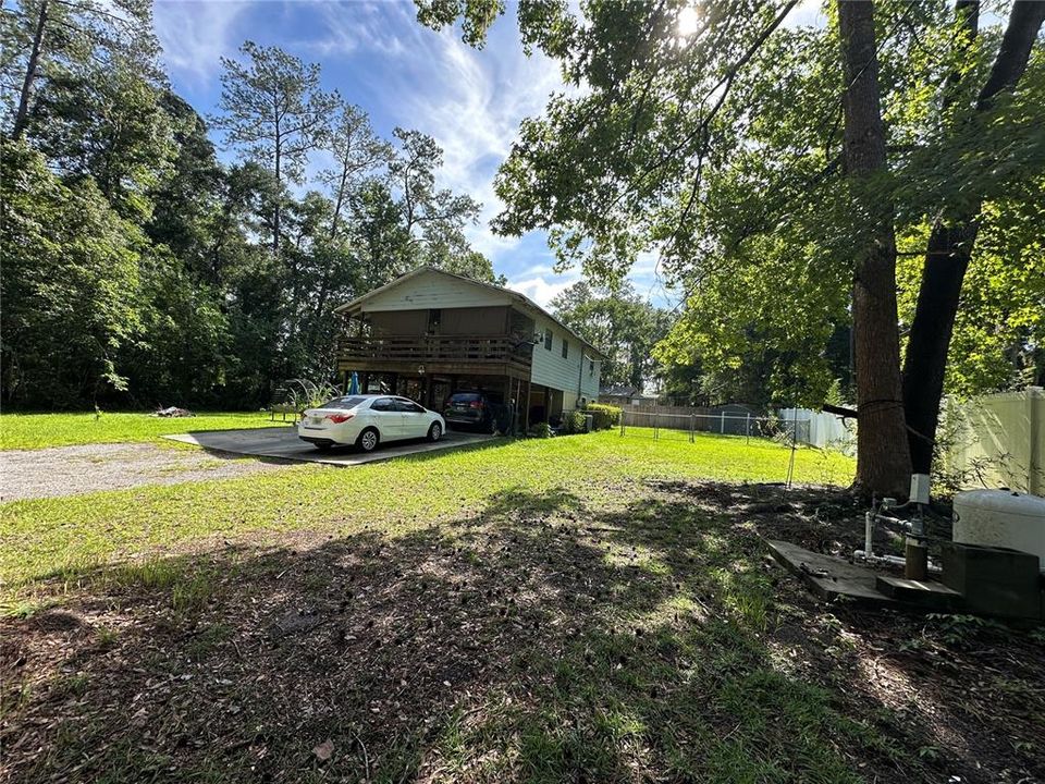 For Sale: $195,000 (2 beds, 3 baths, 912 Square Feet)