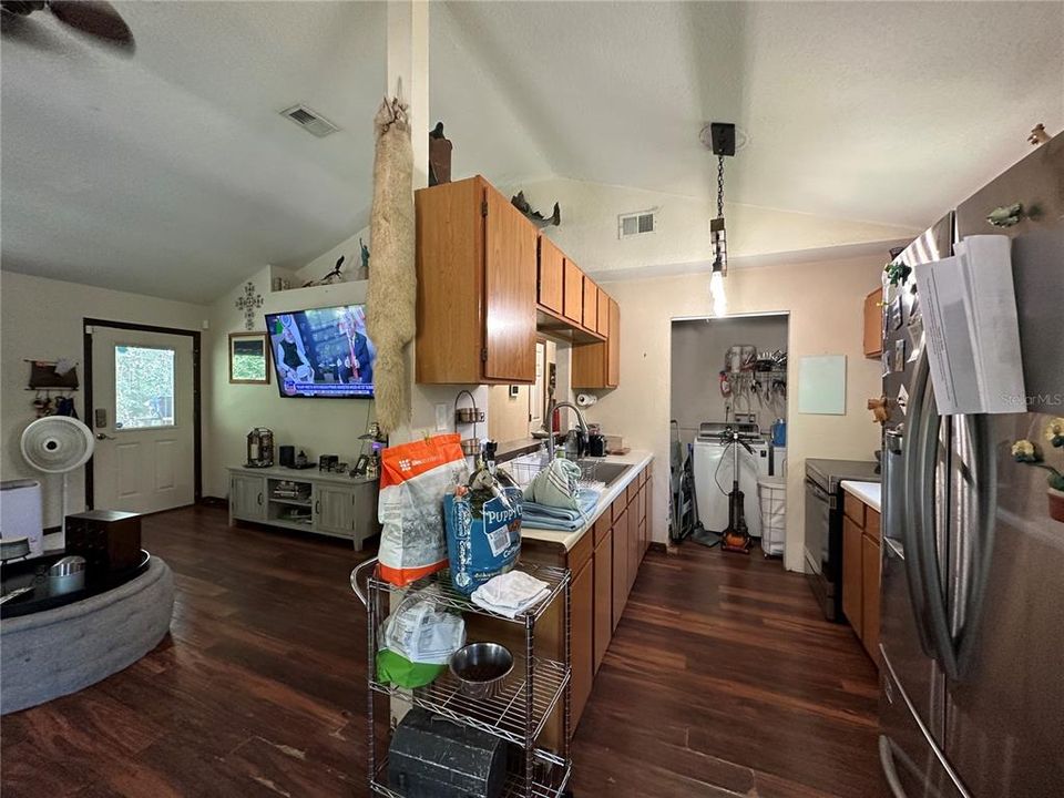 For Sale: $195,000 (2 beds, 3 baths, 912 Square Feet)
