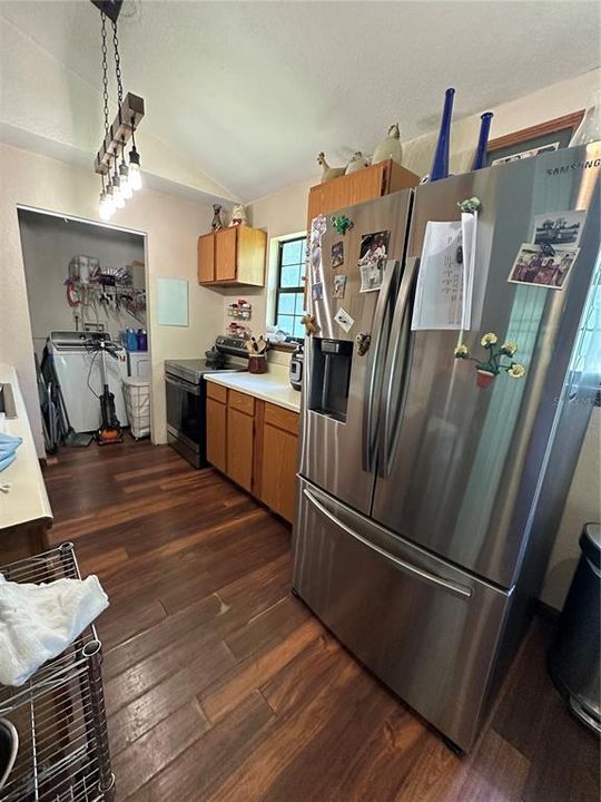 For Sale: $195,000 (2 beds, 3 baths, 912 Square Feet)