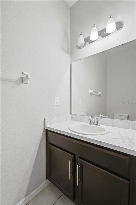 En Venta: $300,000 (4 camas, 2 baños, 2041 Pies cuadrados)