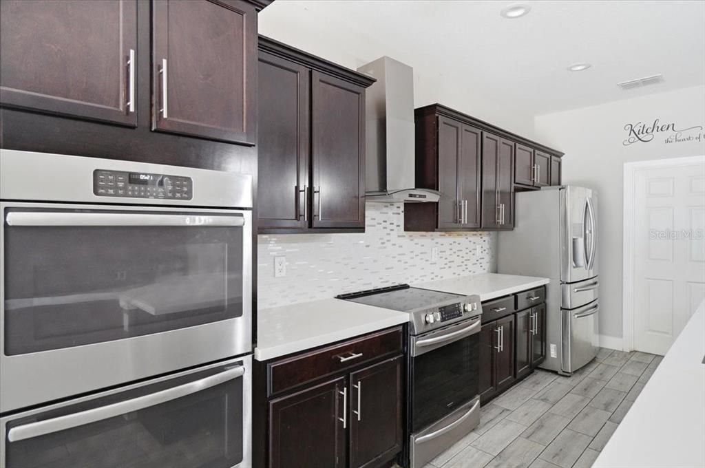 En Venta: $300,000 (4 camas, 2 baños, 2041 Pies cuadrados)