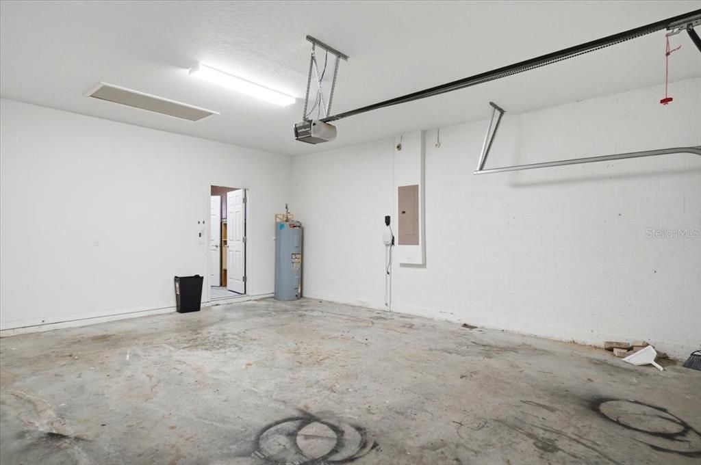 En Venta: $300,000 (4 camas, 2 baños, 2041 Pies cuadrados)