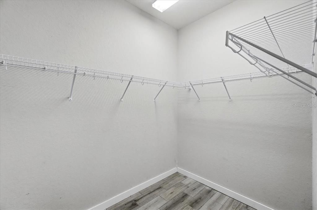 En Venta: $300,000 (4 camas, 2 baños, 2041 Pies cuadrados)