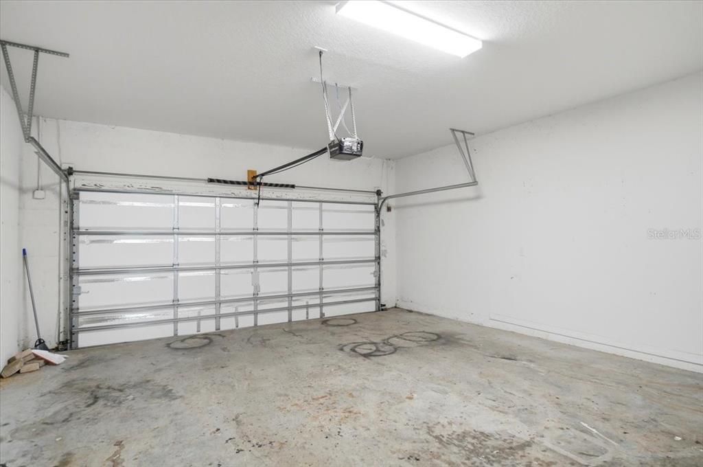 En Venta: $300,000 (4 camas, 2 baños, 2041 Pies cuadrados)