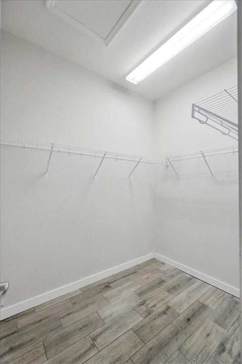 En Venta: $300,000 (4 camas, 2 baños, 2041 Pies cuadrados)