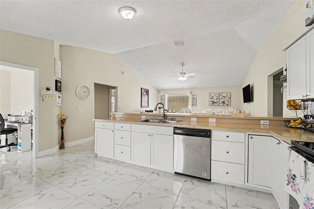 For Sale: $340,000 (3 beds, 2 baths, 1410 Square Feet)