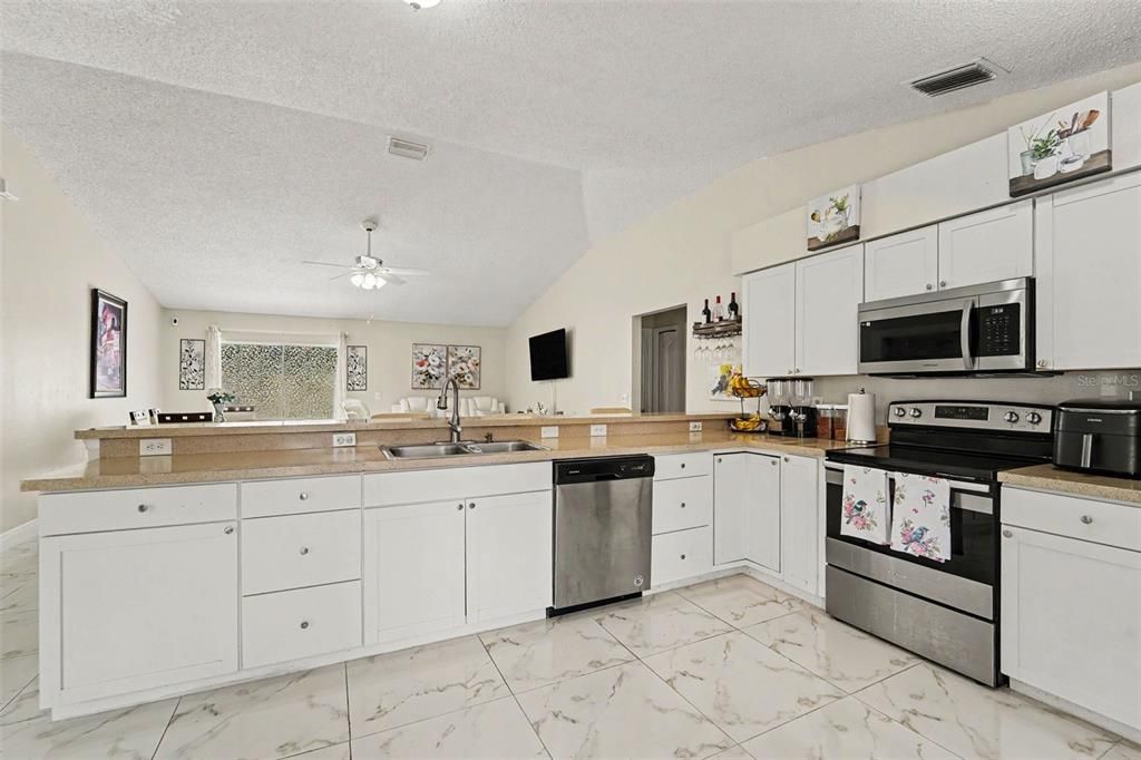 For Sale: $340,000 (3 beds, 2 baths, 1410 Square Feet)