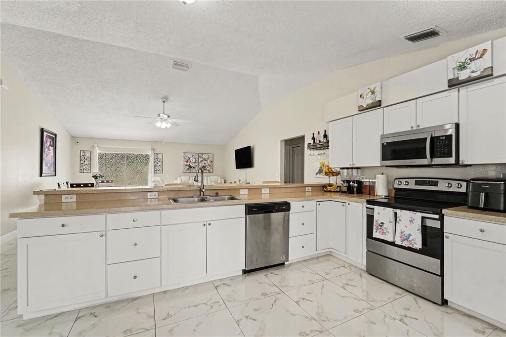 For Sale: $340,000 (3 beds, 2 baths, 1410 Square Feet)
