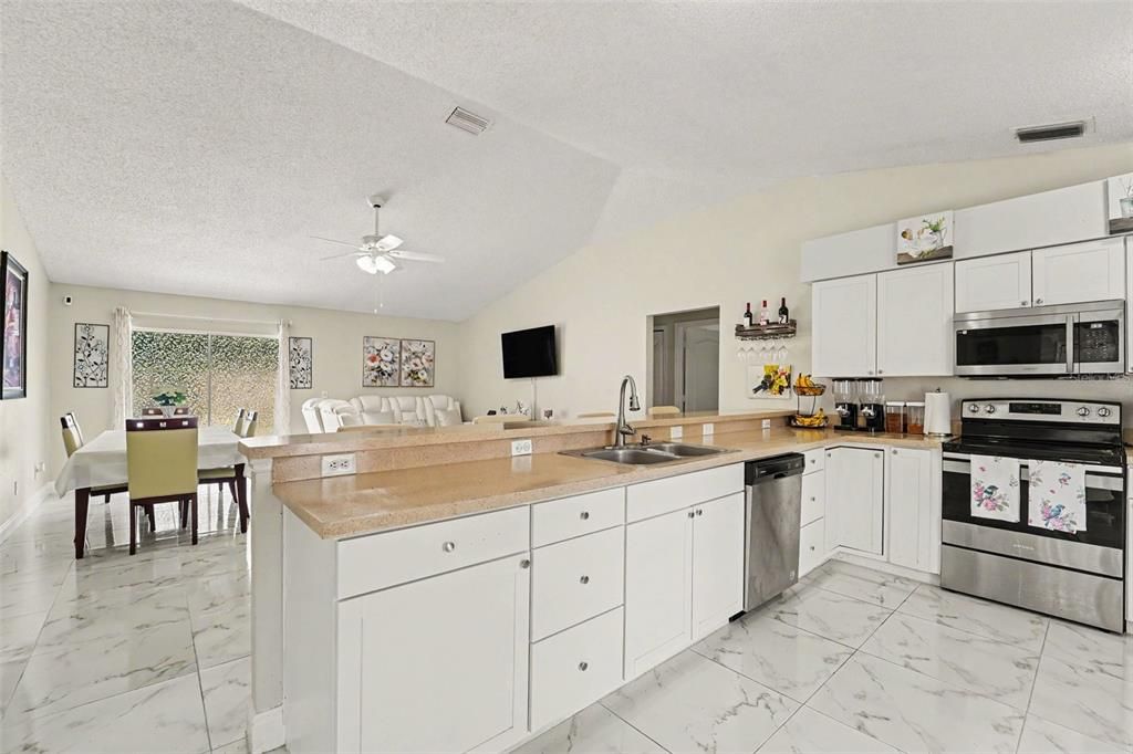 For Sale: $340,000 (3 beds, 2 baths, 1410 Square Feet)