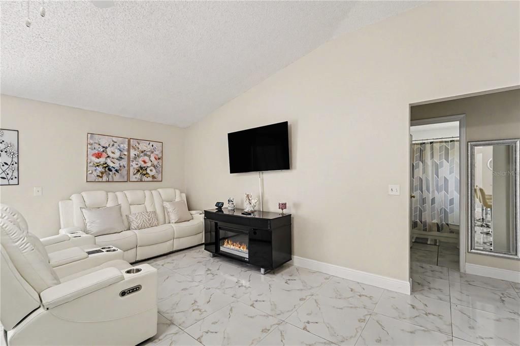 For Sale: $340,000 (3 beds, 2 baths, 1410 Square Feet)